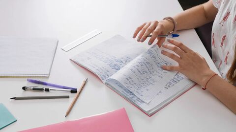 Từ vựng và ngữ pháp học thuật giúp nâng band IELTS Writing