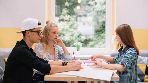 Ngữ pháp mô tả dữ liệu trong IELTS Writing Task 1