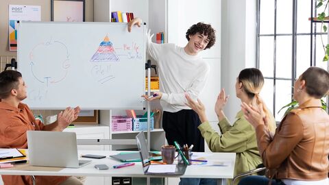 Kỹ năng giao tiếp và thuyết trình: Phát triển bản thân và nâng band IELTS