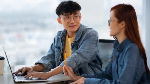 Từ nối và liên kết câu trong IELTS Writing: Grammar hay Vocabulary?