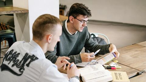 Cách nhóm dữ liệu thông minh trong IELTS Writing Task 1 theo chuẩn examiner