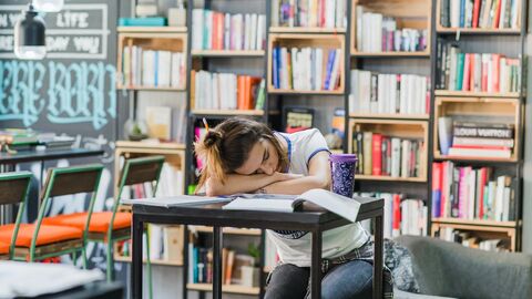 Cách đọc bài học thuật trong IELTS Reading: Tư duy đúng để không “đuối não”