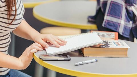 Học từ vựng theo ngữ cảnh: Cách học bền vững để nâng band IELTS