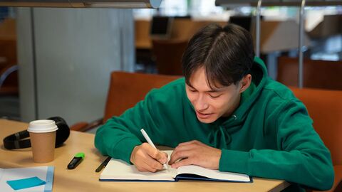 Lỗi Ngữ Pháp Examiner Trừ Nặng Trong IELTS Writing & Speaking