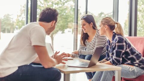 Học nói tiếng Anh như người bản xứ: Shadowing là gì?