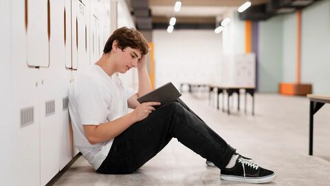 Adjective + Noun trong IELTS band 7+: Collocations học thuật và cách dùng như người bản xứ