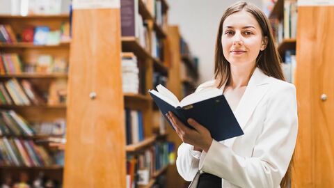 Từ vựng Education nâng cao trong IELTS: Essay vocabulary và cách áp dụng học thuật