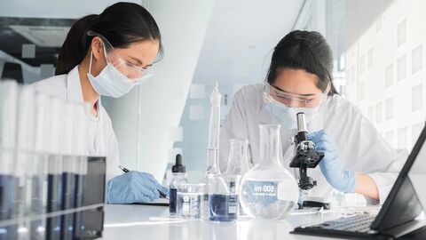 Từ vựng Science nâng cao trong IELTS: Cause–effect phrases và cách triển khai học thuật