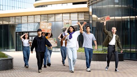 Từ vựng Society nâng cao trong IELTS: Abstract nouns và cách triển khai học thuật