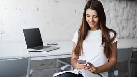 Work-related collocations: Làm chủ từ vựng công việc trong IELTS một cách học thuật