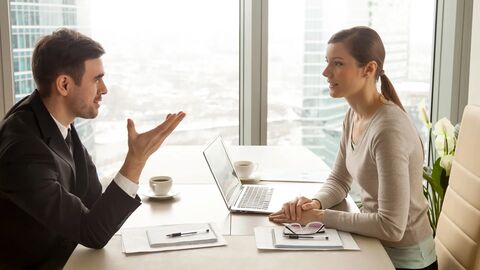 Collocations cho opinion: Cách diễn đạt quan điểm tự nhiên và thuyết phục trong IELTS