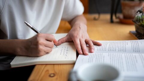 Rewrite Band 5 lên Band 7 trong IELTS Writing: Lộ trình nâng cấp bài viết toàn diện và thực tế