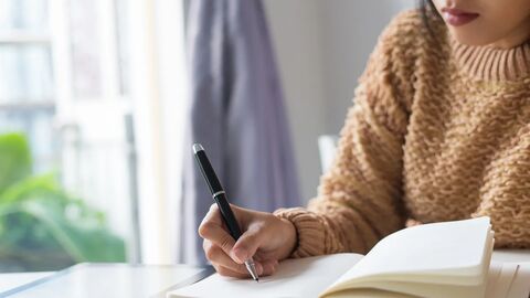 Simplify Complex Ideas trong IELTS: Cách viết rõ ràng, logic nhưng vẫn học thuật