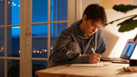 Ngữ pháp trong IELTS Writing Task 2: Từ viết đúng đến viết có lập luận