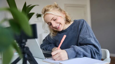 Parallel structure trong IELTS: Bí quyết viết câu mạch lạc và nâng tầm diễn đạt