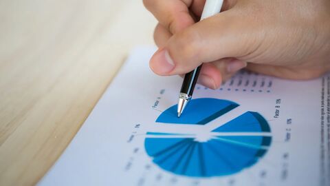 Pie Chart IELTS Writing Task 1: Cách phân tích và viết bài chi tiết từ A-Z