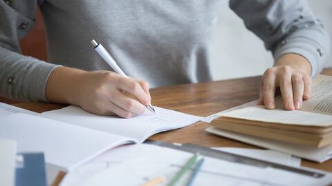 Full Essay Practice trong IELTS Writing Task 2: Cách luyện viết để lên band thật sự