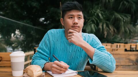 Linking Ideas trong IELTS Writing Task 2: Cách viết mạch lạc và đạt band cao